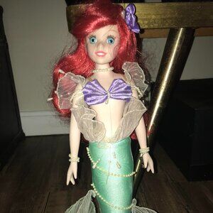 2006 The Little Mermaid 14 Disney Porcelain Doll Princess Brass Key Ariel